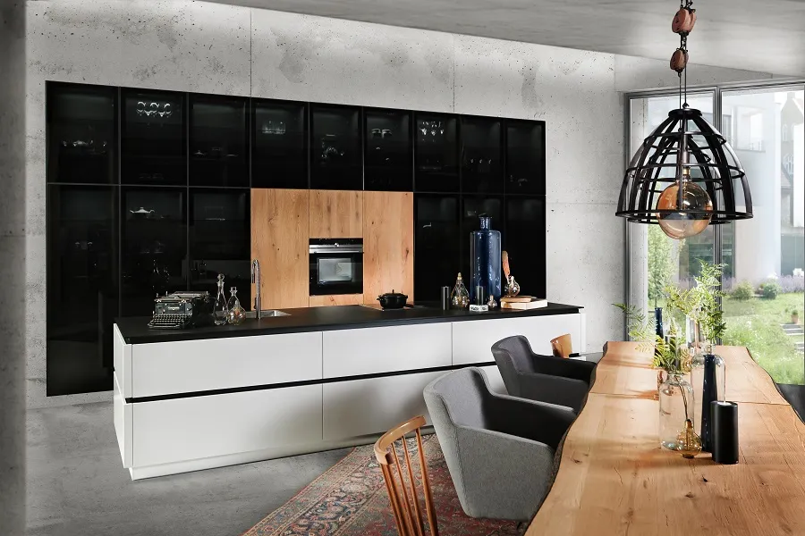 Parfaite alliance de vitrines noires