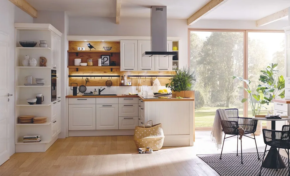 Cuisine authentique style cottage avec moulures